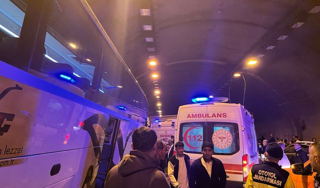 Osmaniye'de yolcu otobüsü ile TIR, tünelde çarpıştı: 5 yaralı