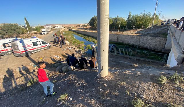 Otomobil, köprüden kanala düştü; 1 ölü, 2 yaralı (2)
