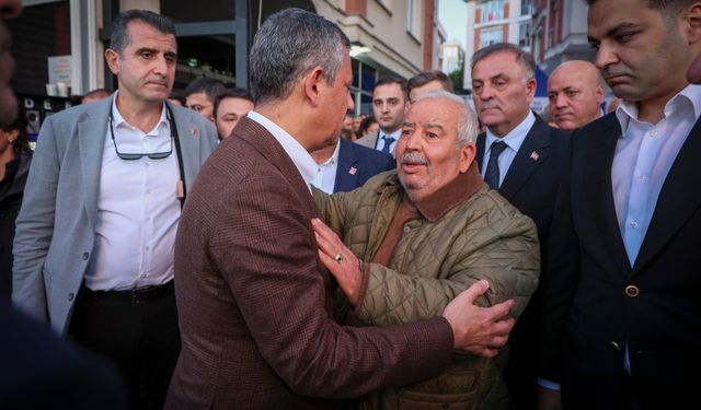 Özgür Özel'den, şehit Gökhan Korkmaz'ın ailesine taziye ziyareti