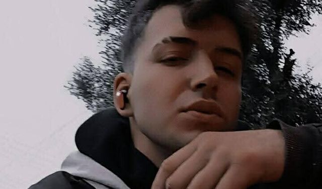 Park halindeki traktöre çarpan motosikletin sürücüsü öldü