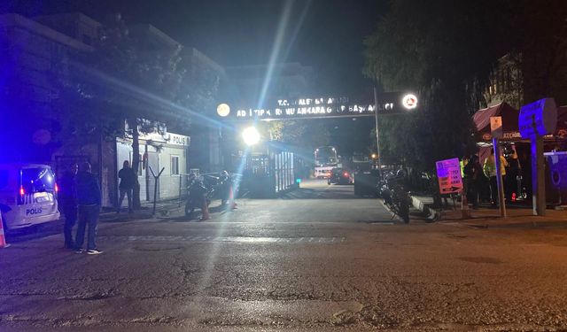 Şehit askerlerin cenazeleri, tören alanına götürüldü