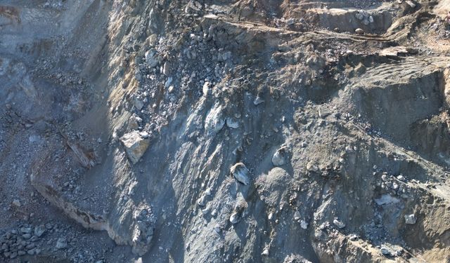 Sivas'ta göçük altında kalan şantiye müdürü aranıyor (2)