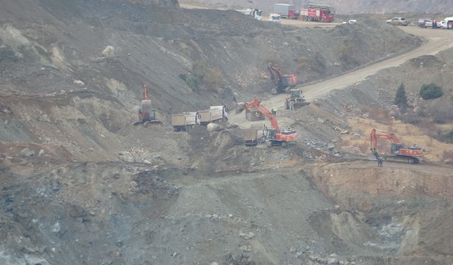 Sivas'ta göçük altında kalan şantiye müdürü aranıyor