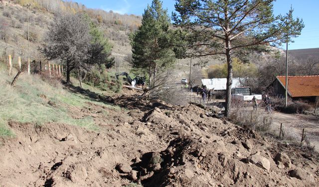Su altında kalacak mezarlıktaki kabirler taşınıyor / Ek fotoğraflar