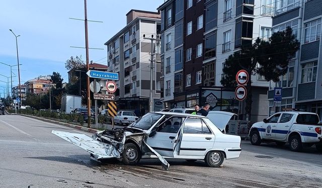 Tekirdağ- Otomobil ile çarpışan kamyonet takla attı: 2 yaralı /Video eklendi