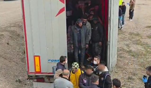 TIR dorsesinde 18 kaçak göçmen yakalandı