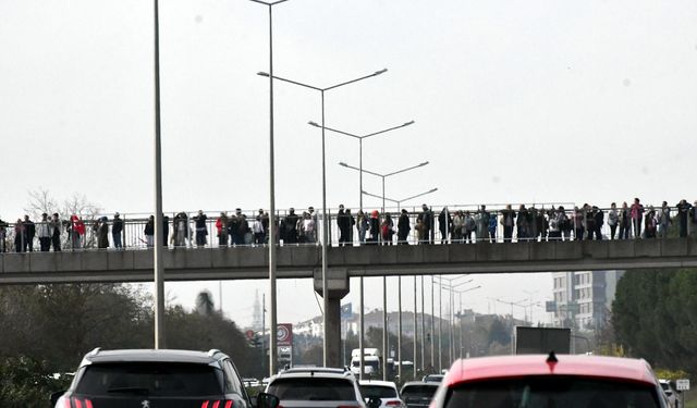 Türk Yıldızları'ndan Çorlu'da gösteri uçuşu