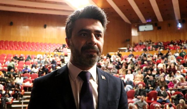 Üniversiteliler, türküler eşliğinde bar oyunlarını sahneledi / Ek fotoğraflar