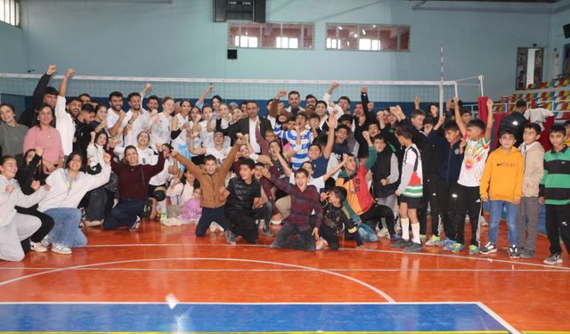 Voleybol 2'nci Lig'de Silopi Gelişim, lideri devirdi