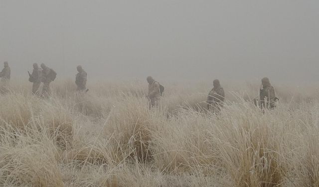 Yoğun sisin etkili olduğu Erzurum'da çoban koyun sürüsüyle kayboldu