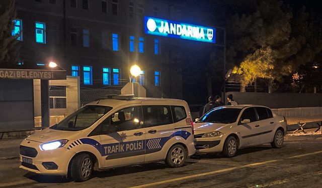 2 husumetlisini tabancayla yaraladı, jandarmaya teslim oldu