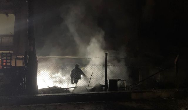 Ankara’da hurdalık alanda çıkan yangın apartmana sıçradı; 8 kişi dumandan etkilendi