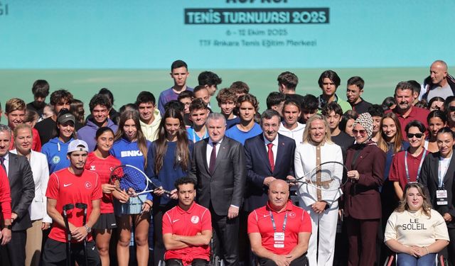 Bakan Bak: Milli Sporcu Bursu ile sporcuların ‘Okul mu–eğitim mi’ ikilemi ortadan kalktı