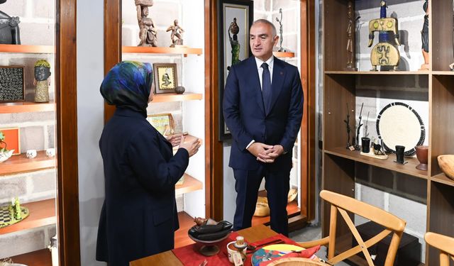 Bakan Ersoy, Afrika Kültür Evi'ni ziyaret etti