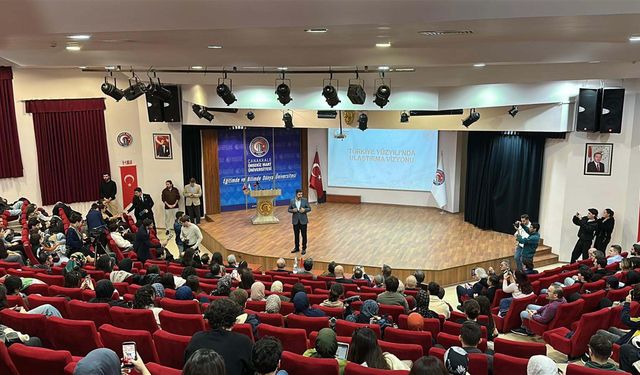 Bakan Yardımcısı Boyraz, Çanakkale'de öğrencilerle bir araya geldi