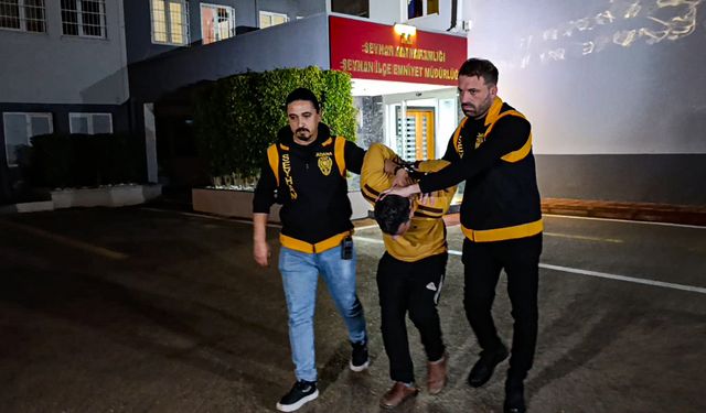 Başını otomobile çarptığı kızını, yere fırlatan baba tutuklandı