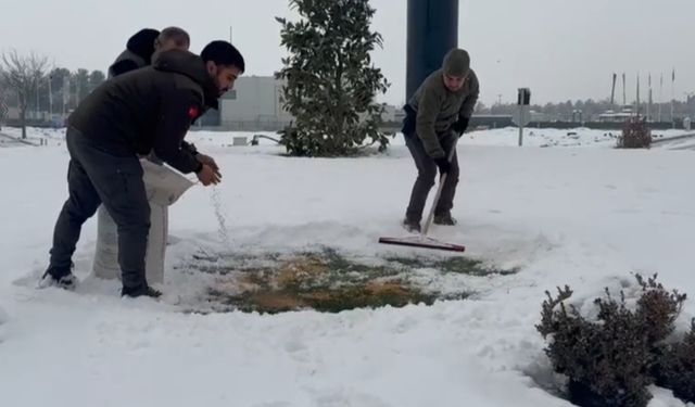 Batman'da 203 yerleşim yerinin yolu kardan kapandı (3)