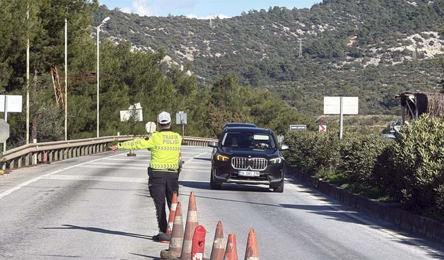 Bodrum'da yılbaşı öncesi tedbirler arttı; ilçeye son 24 saatte 10 bin araç giriş yaptı