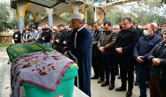 Boşanma aşamasındaki eşinin öldürdüğü Kadriye'nin tabutunu kadınlar taşıdı