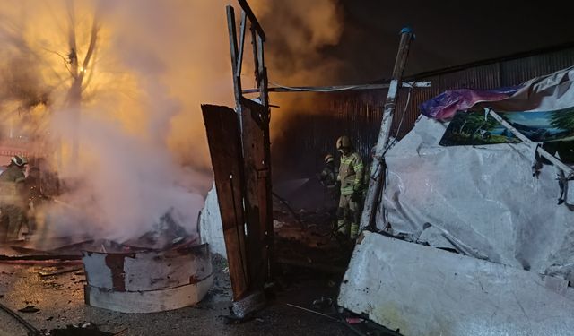 Bursa'da barakada yangın; 1 kişi dumandan etkilendi