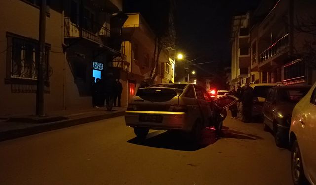 Bursa'da hafif ticari araç ile otomobil çarpıştı: 2 yaralı 