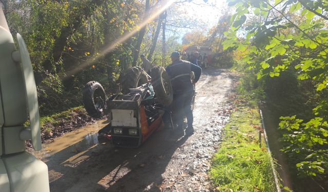 Dere yatağına yuvarlanan traktörün sürücüsü ağır yaralandı