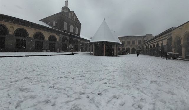 Diyarbakır'da eğitime kar engeli