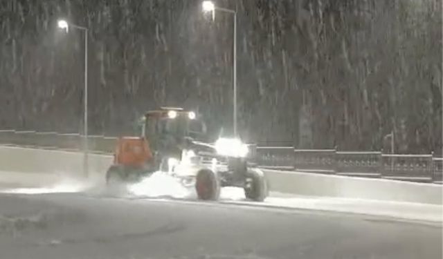 Doğu'da 2 bin 326 yerleşim biriminin yolu kapandı