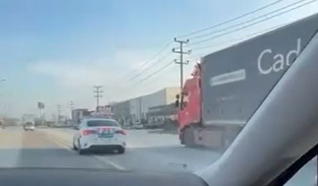 Dur ihtarından kaçan ehliyetsiz TIR sürücüsü, aracın lastiklerine silah doğrultulunca durdu