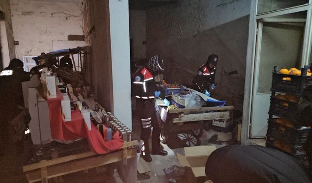 Edirne'de bir depoda sentetik ecza ve kaçak alkol ele geçirildi; 4 gözaltı