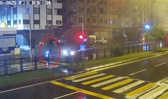 Ehliyetsiz sürücünün kullandığı otomobilin motosiklete çarptığı kaza kamerada; 1 ölü