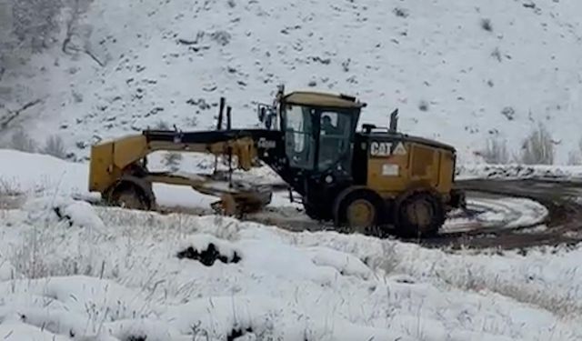 Erzincan'da 12 köy yolu, kardan kapandı