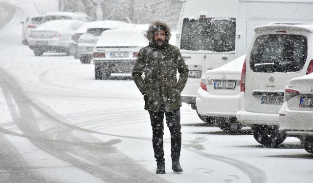 Erzurum'da soğuk hava ve kar yağışı etkili oluyor (2)