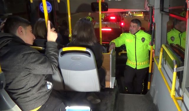 Gümrük mühürlü TIR'da 23 düzensiz göçmen yakalandı