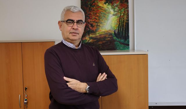 İEÜ'de sigaraya karşı 'elden ele' mücadele