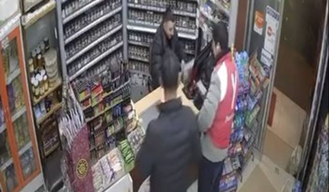 İstanbul- Avcılar’da markette parasını düşüren kuryeyi sosyal medya sayesinde buldu