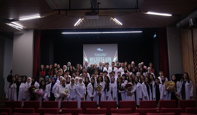 İstanbul Kent Üniversitesi Eczacılık Fakültesi’nde Beyaz Önlük Töreni düzenlendi