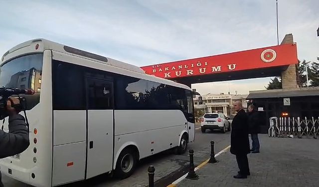 İstanbul- Mehmet Akif Ersoy, sağlık kontrolü için Adli Tıp Kurumu'na getirildi