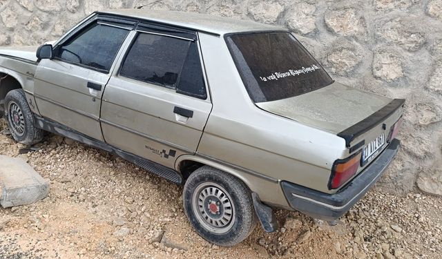 İstinat duvarına çarpan otomobilin sürücüsü ağır yaralandı, annesi öldü