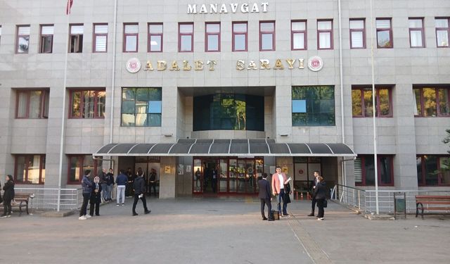 Manavgat'ta ‘yolsuzluk' ve ‘rüşvet' davası başladı