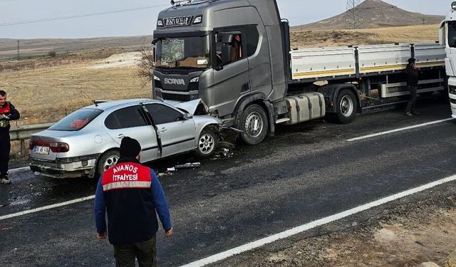 Nevşehir'de TIR ile otomobil çarpıştı: 1 ölü, 3 yaralı