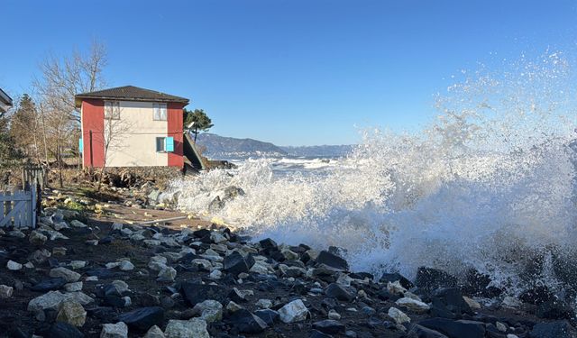 Ordu'da fırtına; dalga boyu 5 metreye ulaştı