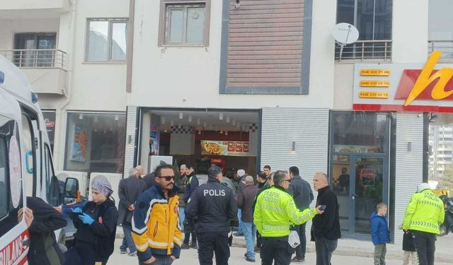 Otomobil döner salonuna girdi; o anlar kamerada