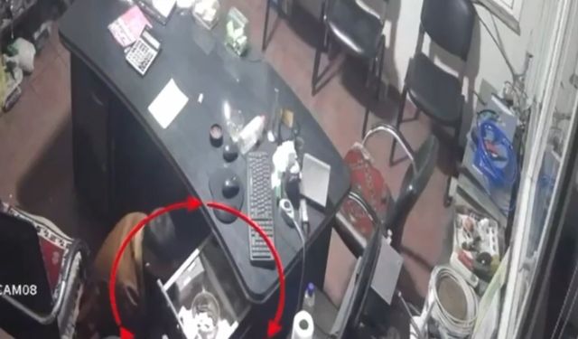 Sadaka kutusunu çalan şüpheli yakalandı; o anlar kamerada