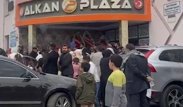 Şanlıurfa'da düğünlerde havaya ateş açıldığı anlar kamerada