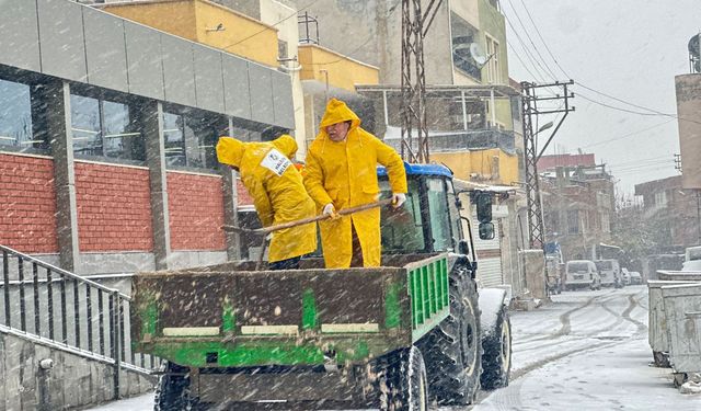 Şanlıurfa'da kar yağışı ulaşımda aksamalara neden oldu