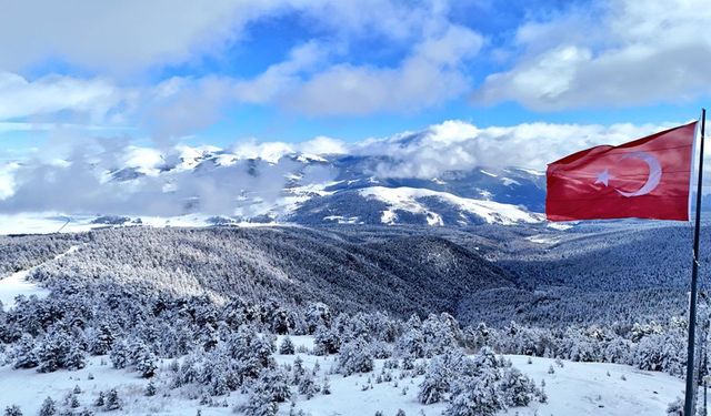 Sarıkamış Kayak Merkezi’nde suni karlama sistemiyle kar üretimi başladı