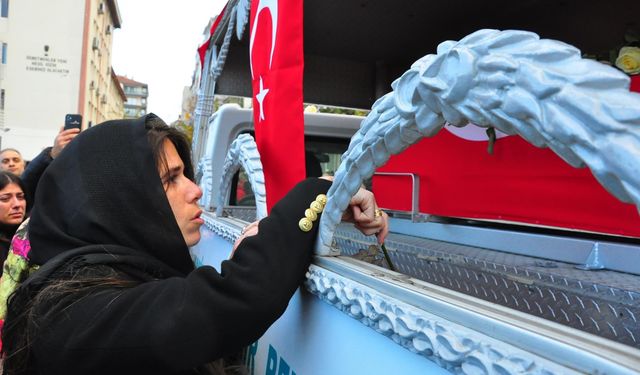 Şehzadeler Belediye Başkanı Gülşah Durbay için belediye önünde tören (2)