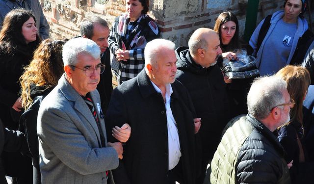 Şehzadeler Belediye Başkanı Gülşah Durbay için belediye önünde tören