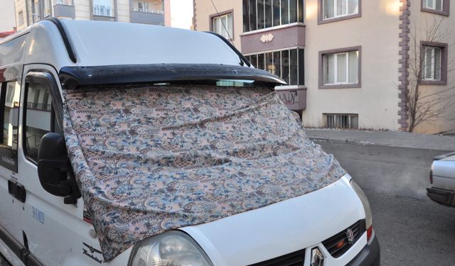 Sıcaklık eski 15'e düştü; Kars Çayı kısmen dondu